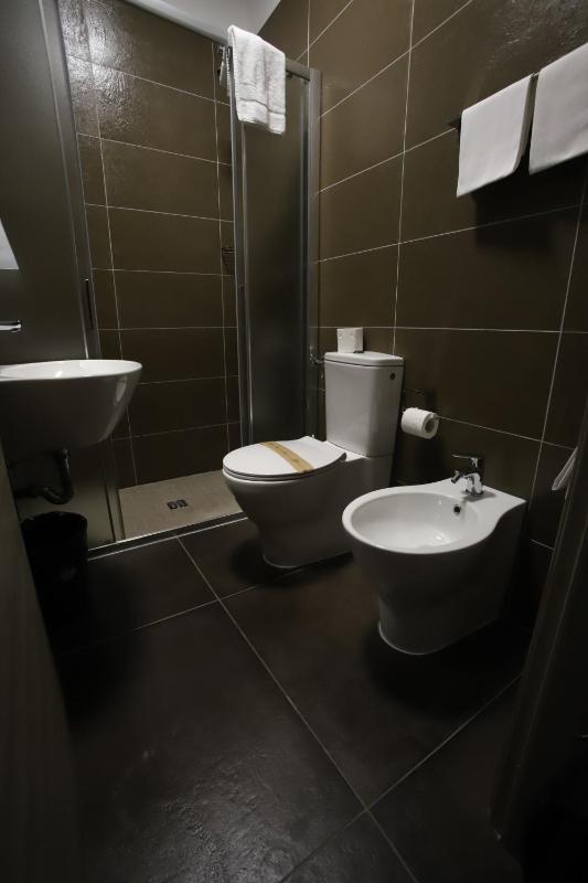 Tiby Hotel - image 3