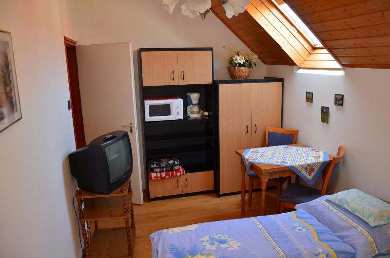 Studio Apartment image 1