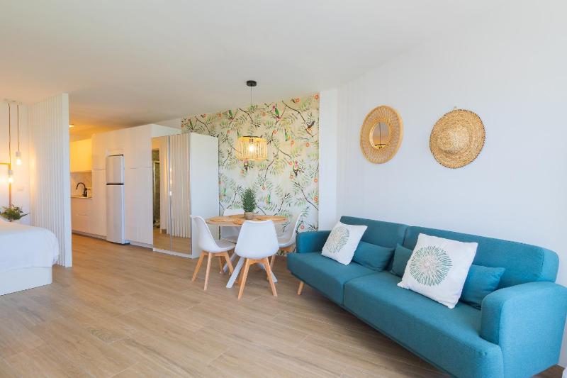 Cubo's Estudio Algaida Calahonda Beach - image 24