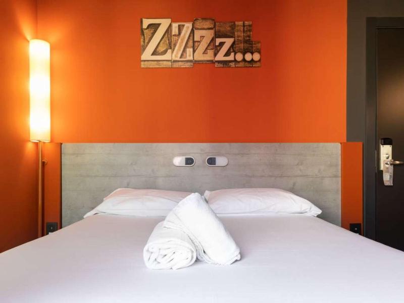 Superior Double Room with Patio image 3