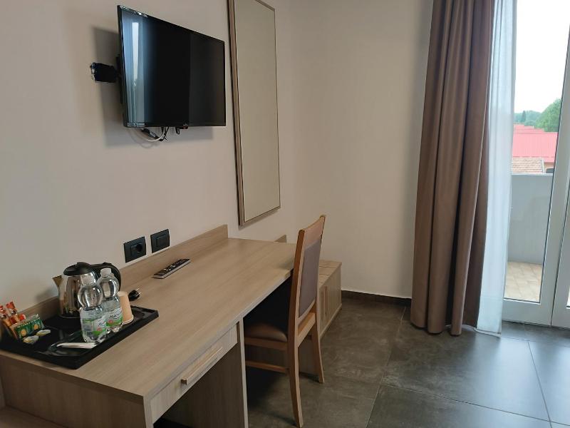 Tiby Hotel - image 38