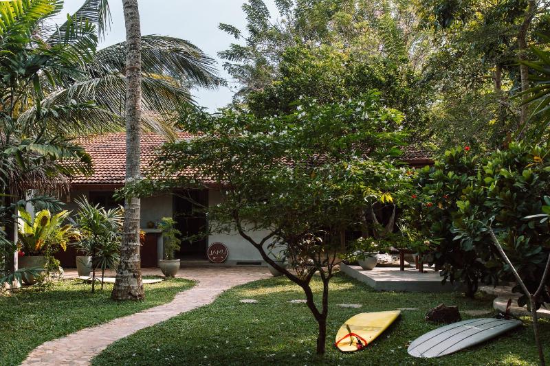 Jamu Surf Lodge - image 10