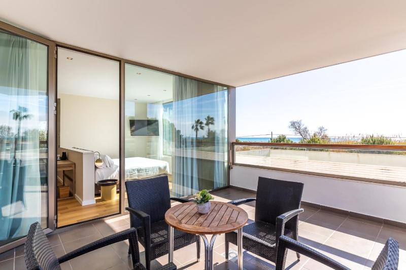 Junior Suite Deluxe with Sea View image 4