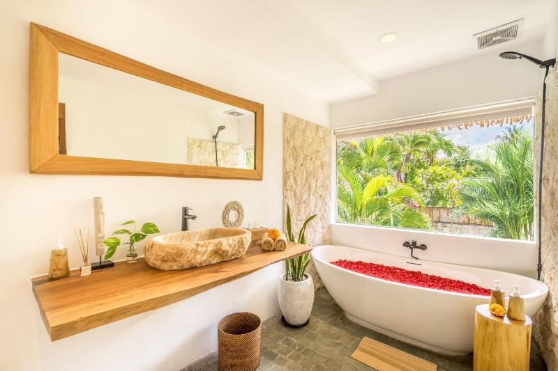 Villa Tokyo - 3 BDR Private Villa - 3 min walk to KU DE TA beach - image 5