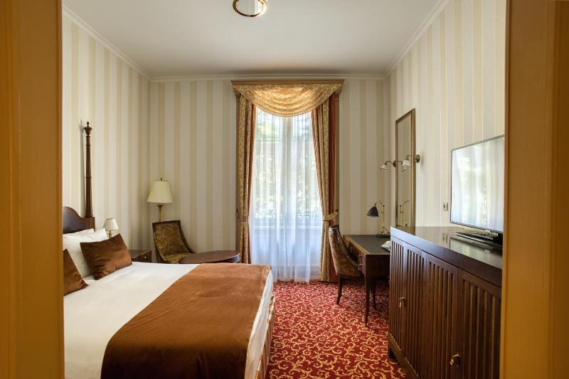Deluxe Double Room with Wellness and Fitness Access image 3