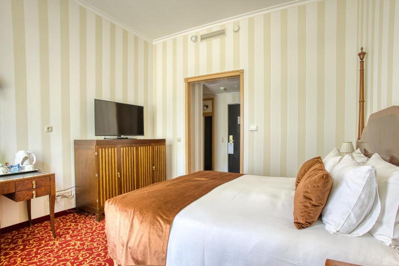 Deluxe Double Room with Wellness and Fitness Access image 4