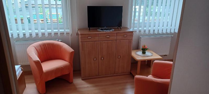 Twin Room image 4