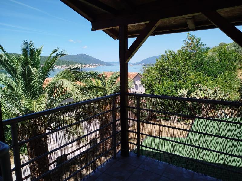 Apartment with Sea View image 2