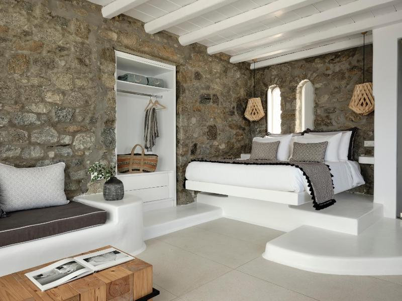 Corner Suite with Sea View image 4