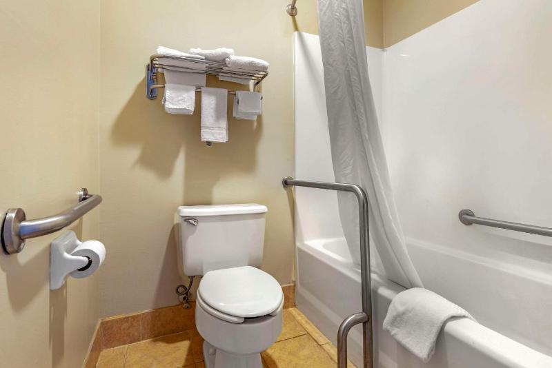 Double Room - Accessible/Non-Smoking image 2
