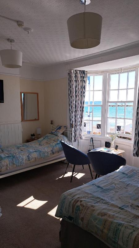 Family Room with Sea View image 2
