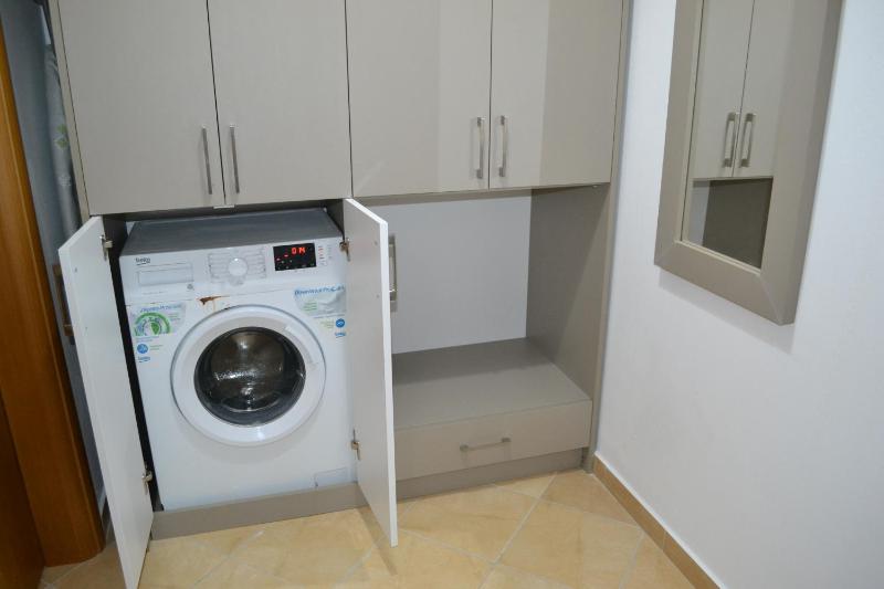 Sunny Studio Apartment Beach distance Free Parking - image 10