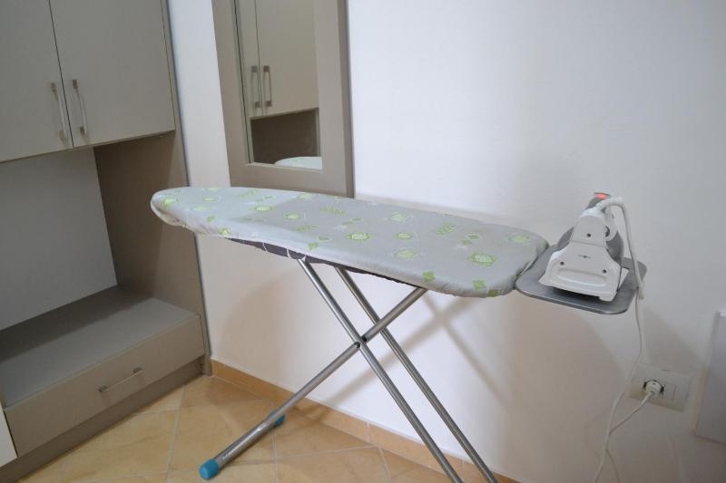 Sunny Studio Apartment Beach distance Free Parking - image 8