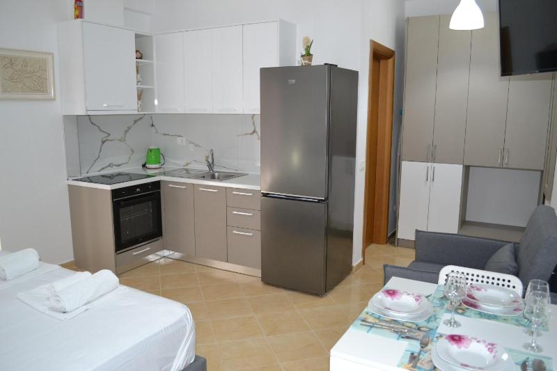 Sunny Studio Apartment Beach distance Free Parking - image 13