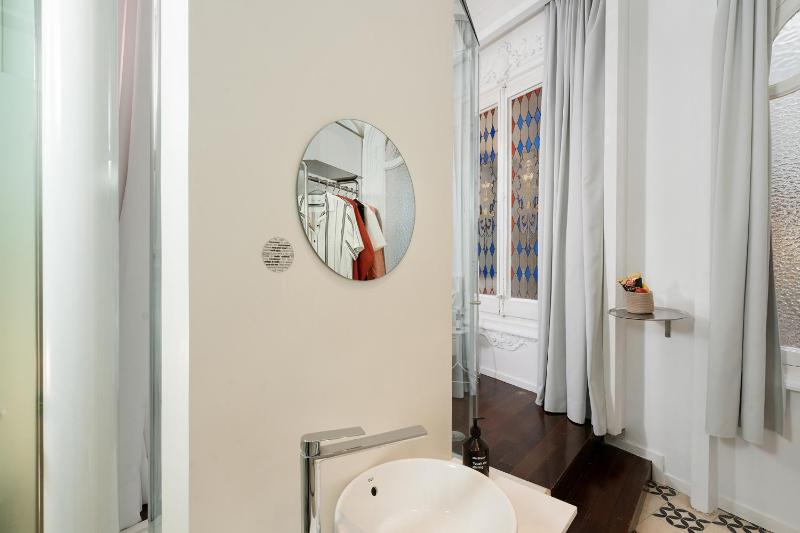 Single Room image 3