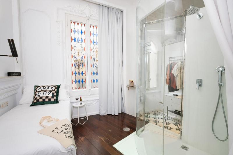 Single Room image 2