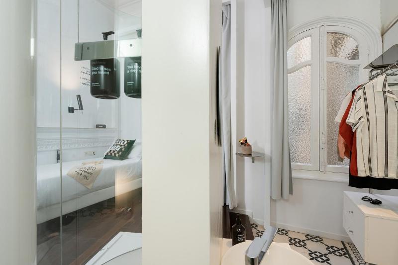 Single Room image 4