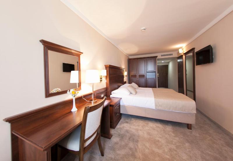 Double Room with Garden View image 2