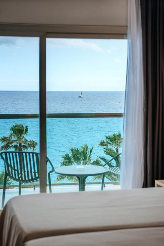Standard Twin Room with Sea View image 4