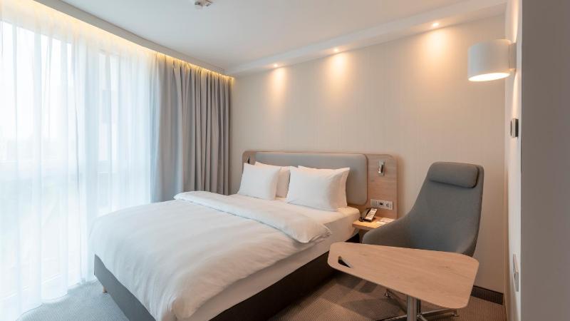 Standard Queen Room - Disability Access image 4