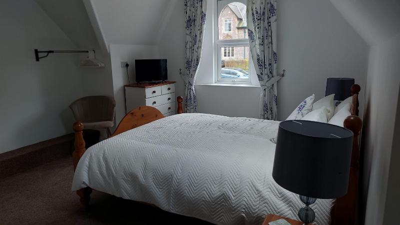 Small Double Room image 3