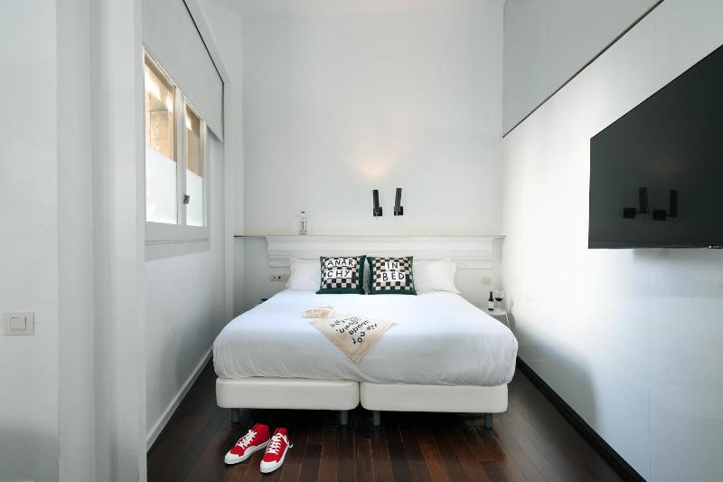 Small Double Room image 4