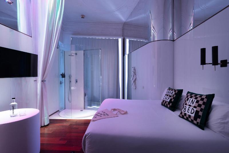 Superior Double or Twin Room with Terrace image 3