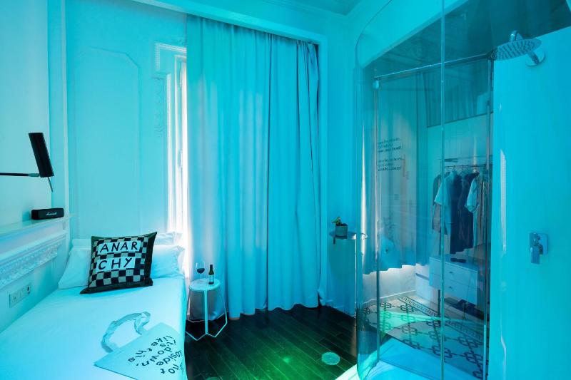 Single Room image 1