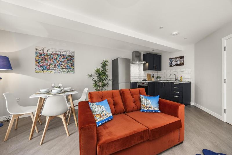 Buzzing Brighton Apartment 3 By My Getaways - image 7