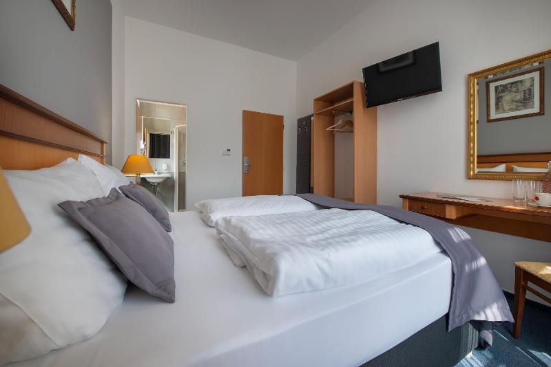 Prague Season Hotel - image 4