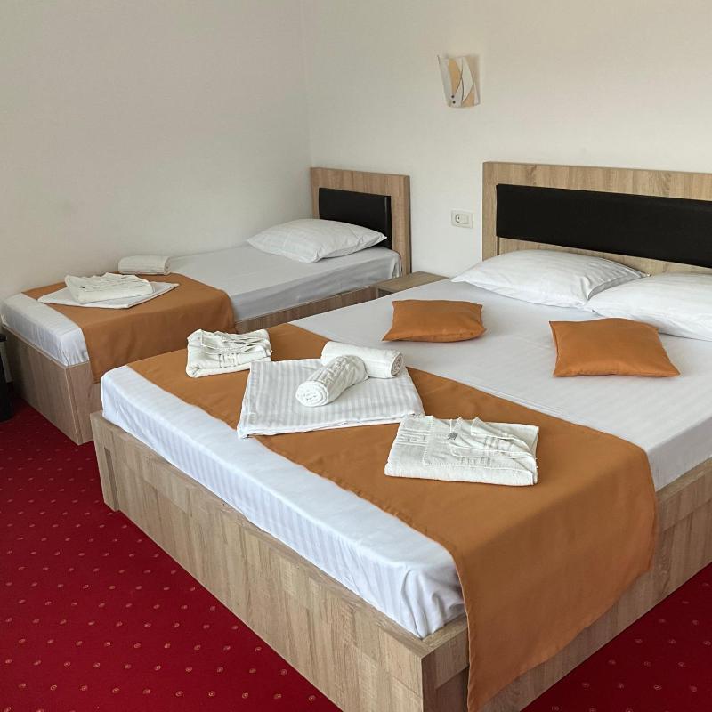 Deluxe Triple Room image 4