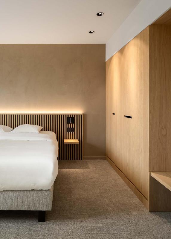 Deluxe Double Room with Bath image 1