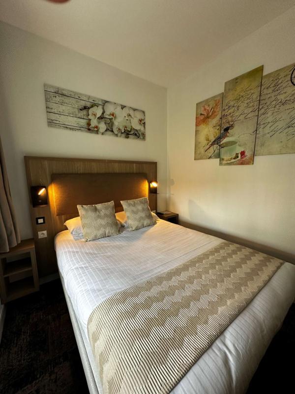 Double Room image 4