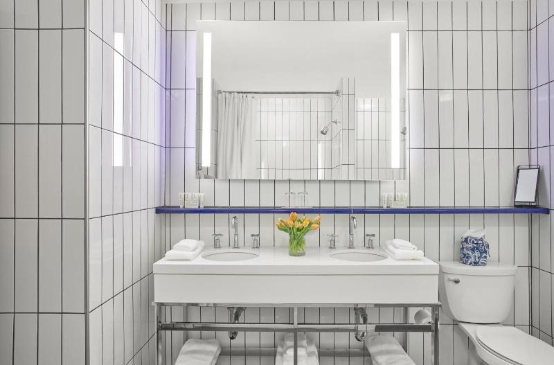 Corner Suite image 2