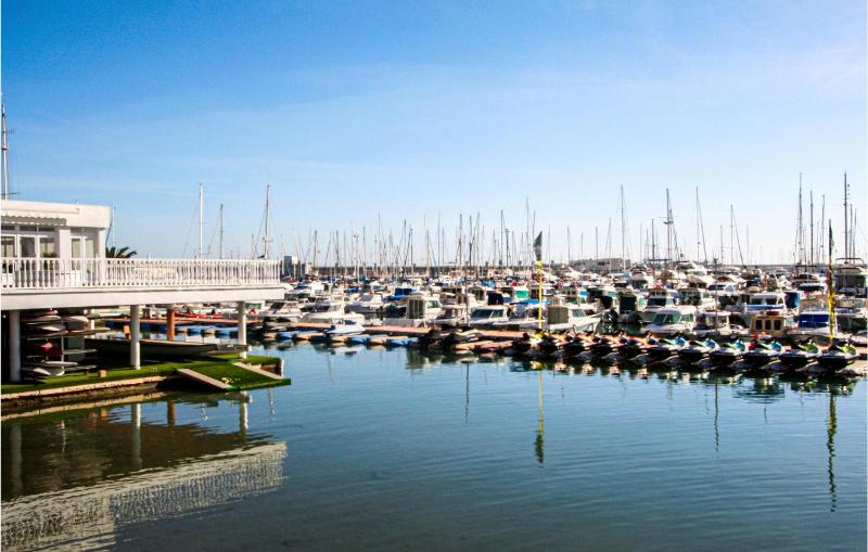 Cozy Apartment In Torrevieja With Sauna - image 2