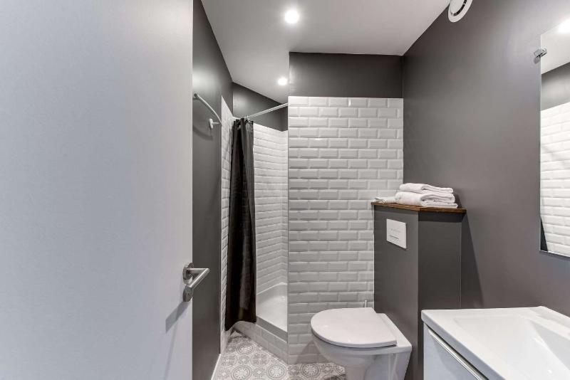 Connecting Rooms image 3