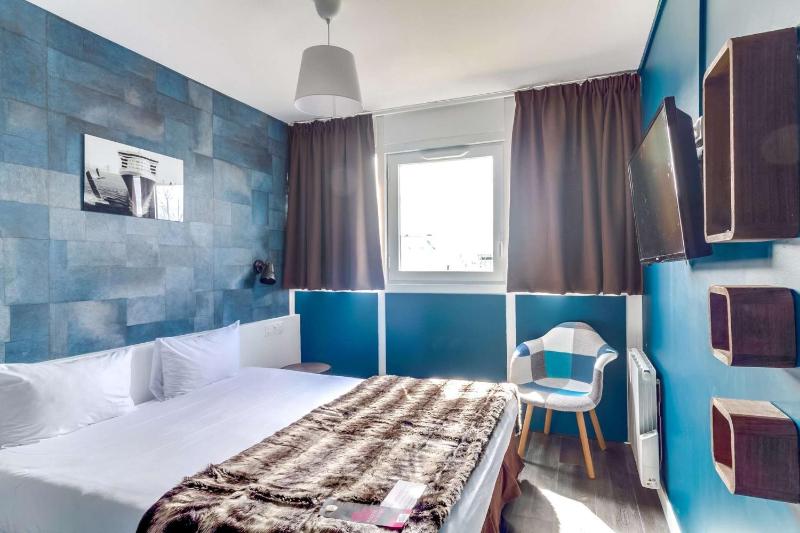 Double Room image 3