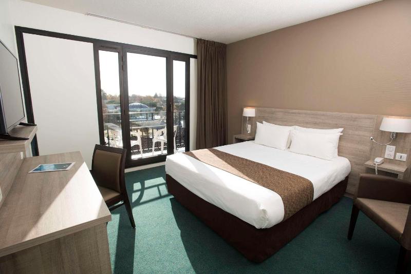 Double Room image 3
