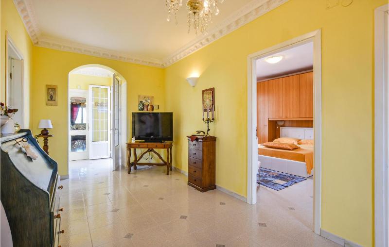 Awesome Home In Siracusa - image 3