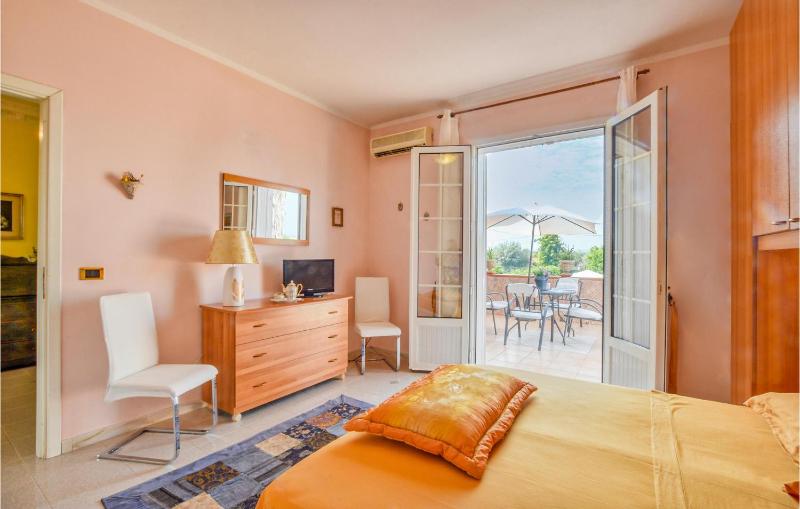 Awesome Home In Siracusa - image 15