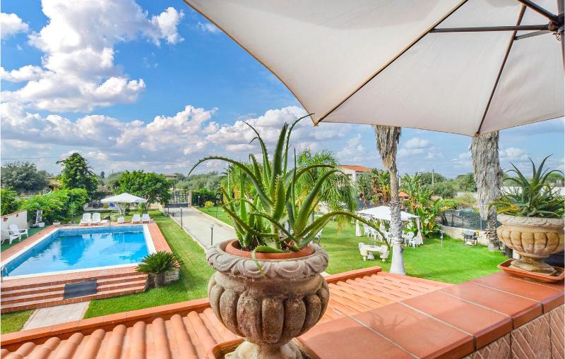 Awesome Home In Siracusa - image 13