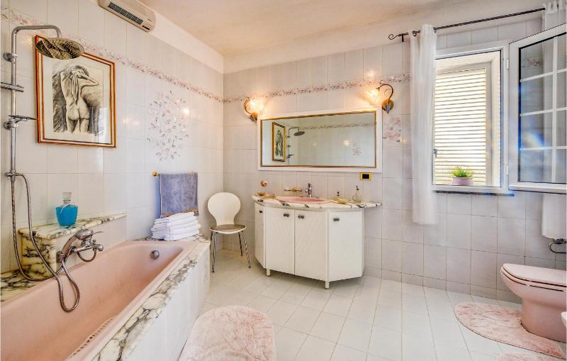 Awesome Home In Siracusa - image 12