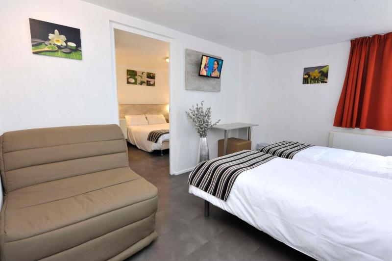 Quadruple Room image 3