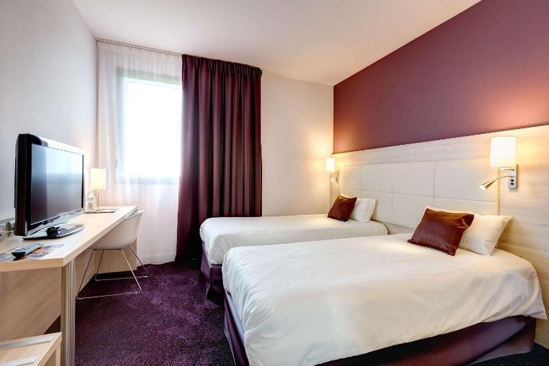 Twin Room image 3