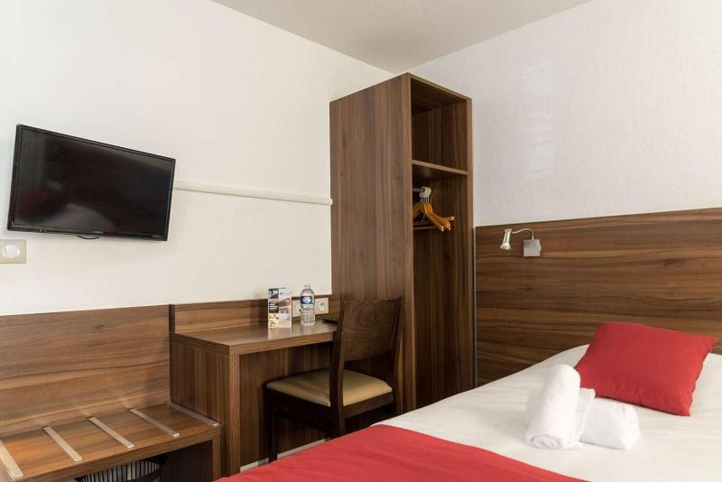 Double Room image 4