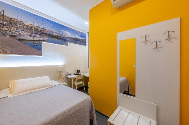 Small Single Room image 4