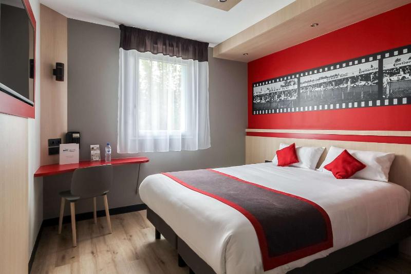 Double Room image 4
