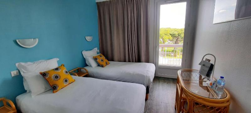 Twin Room with Sea View image 3