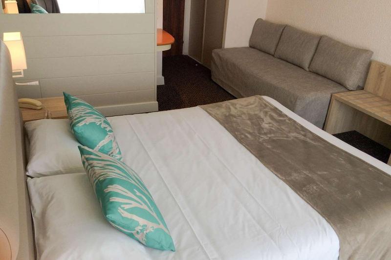 Triple Room with Sea View image 4