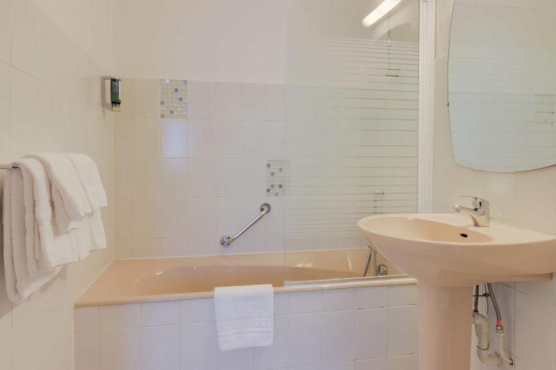 Standard Triple Room image 3